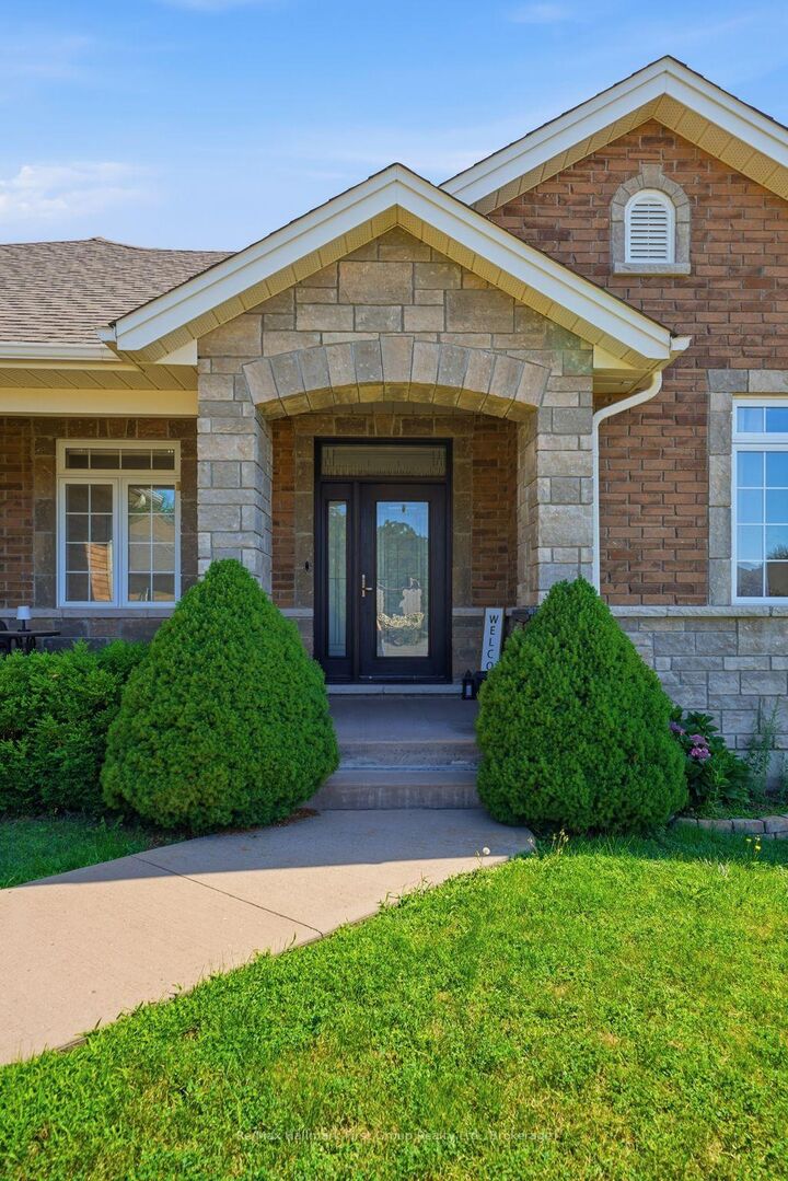 Property Photo: 113 Pinnacle Street ON K0K 1H0
