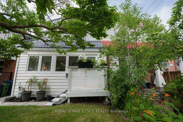 Property Photo: 212 Lawlor Avenue ON M4E 3M1