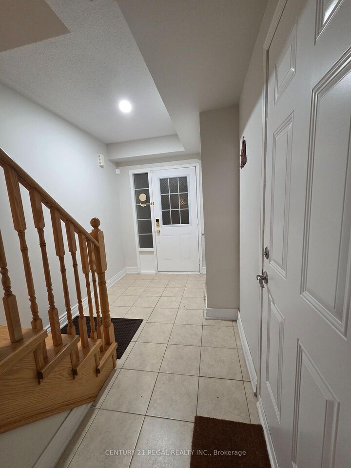 Property Photo:  17C Vasto Lane Road  ON M1M 1R2 