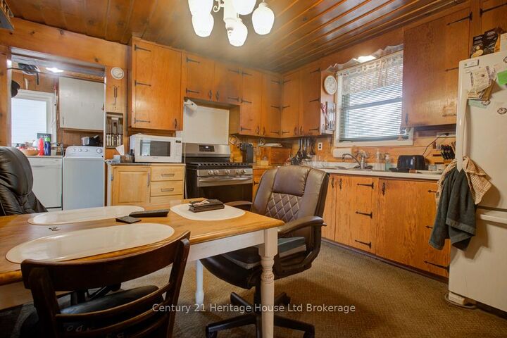 Property Photo: 242 Wonham Street S ON N5C 2Z6