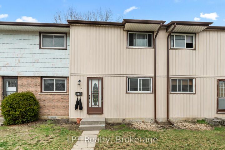 Property Photo:  4 Tiffany Place 4  ON K8V 6A3 