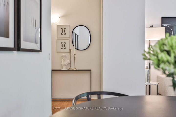 Property Photo:  284 Bloor Street W 206  ON M5B 2L4 