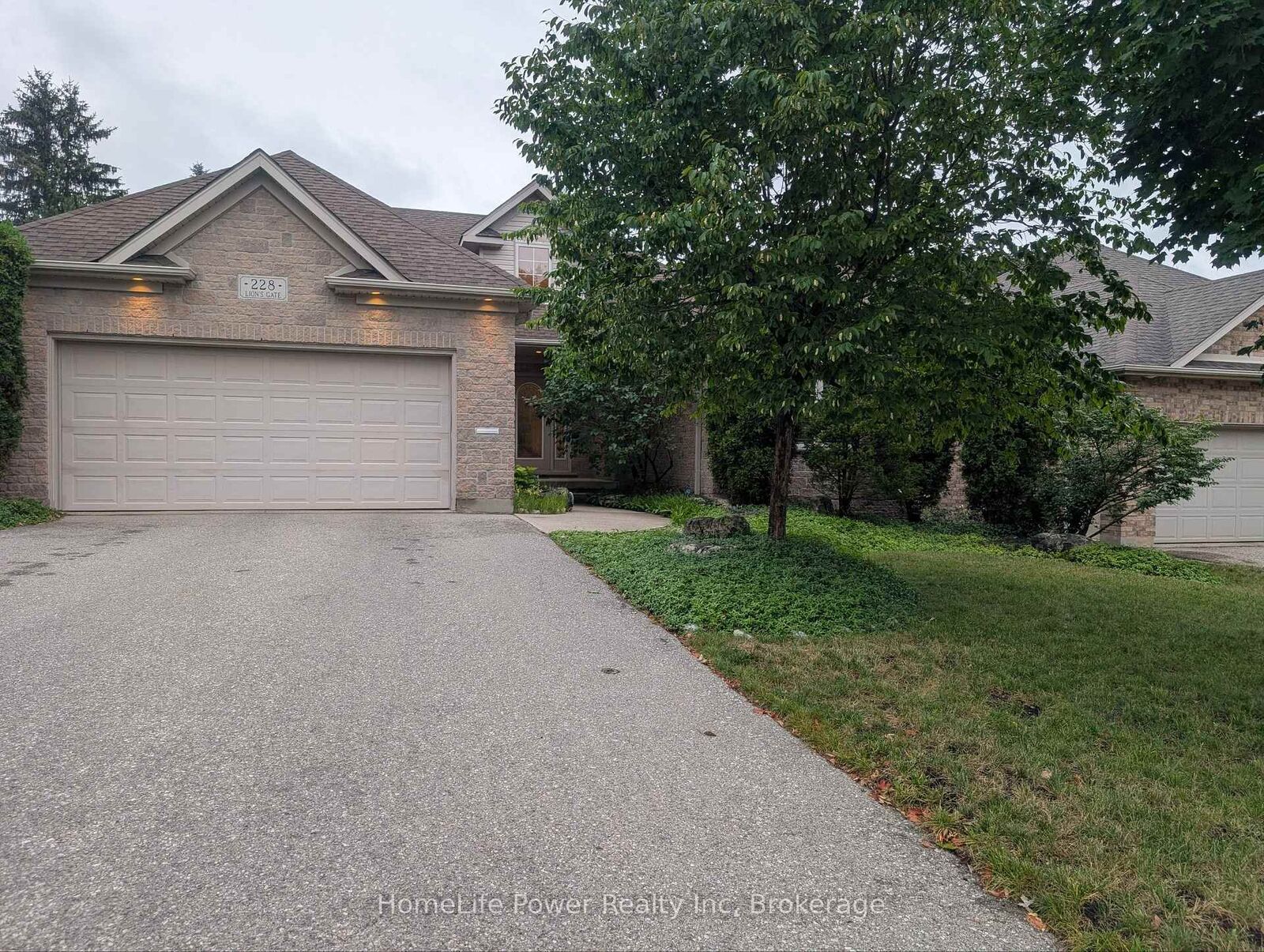 Property Photo: 228 The Lions Gate ON N2L 6M5