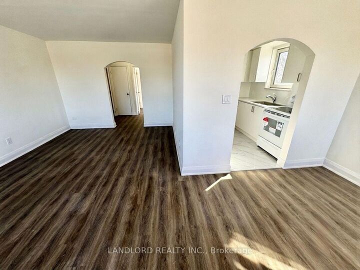 Property Photo:  36 Wood Glen Road 302  ON M1N 2V9 