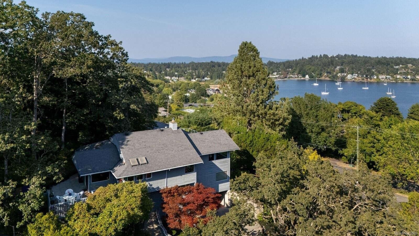 Property Photo: 3656 Cadboro Bay Rd BC V8R 5K8