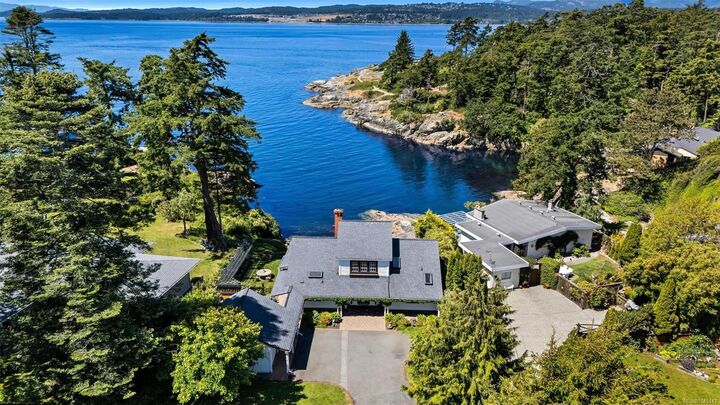 Property Photo: 330 Plaskett Pl BC V9A 6G4