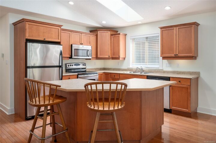 Property Photo:  354 Davis Ave  BC V9P 2V4 