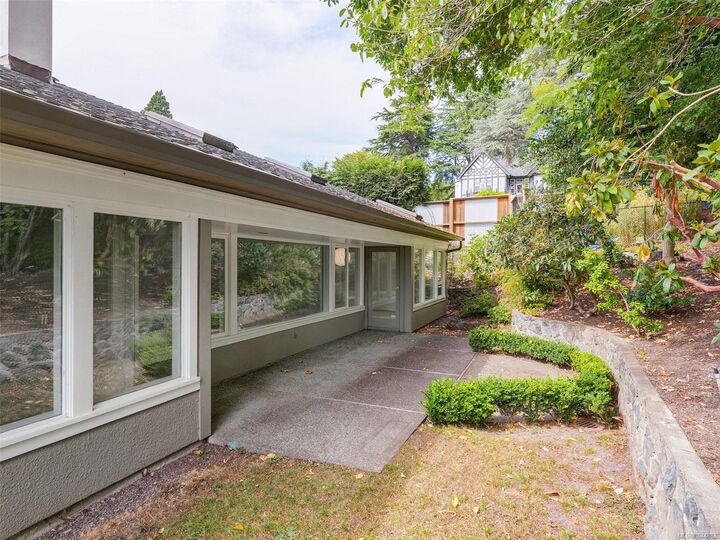 Property Photo:  735 Moss St #6  BC V8V 4N9 