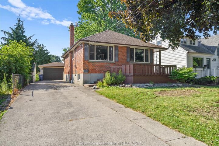 204 McNaughton Avenue East — photo 1