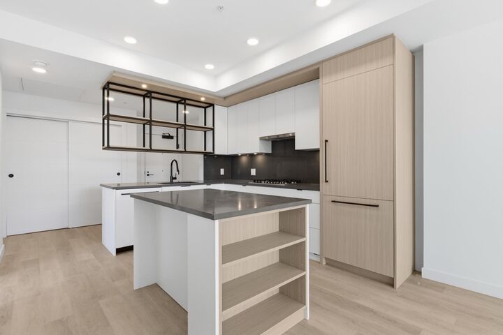2268 E Broadway 302 — photo 1