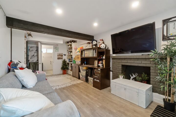 Property Photo: 309 Gloucester Court BC V3K 5S6