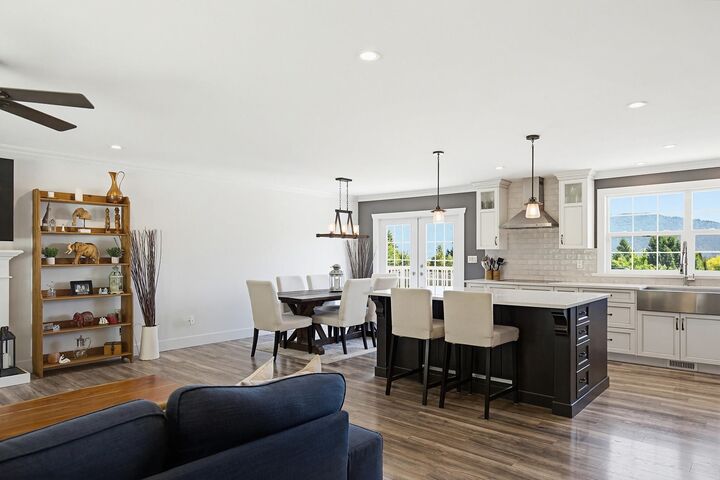 Property Photo: 34246 Jasper Avenue BC V2V 6P3