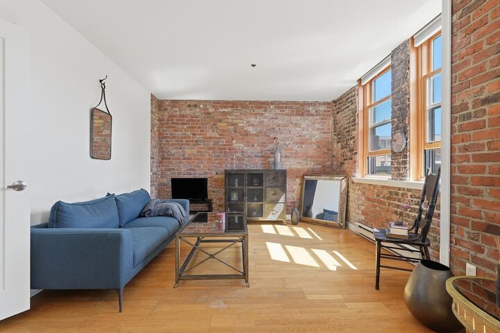 Property Photo: 233 Abbott Street 403 BC V6B 2K7
