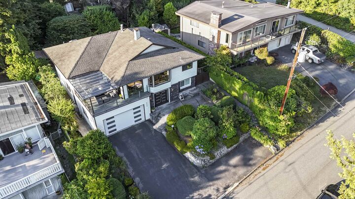 212 W Balmoral Road — photo 1
