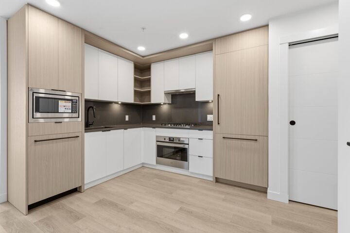 2268 E Broadway 403 — photo 1