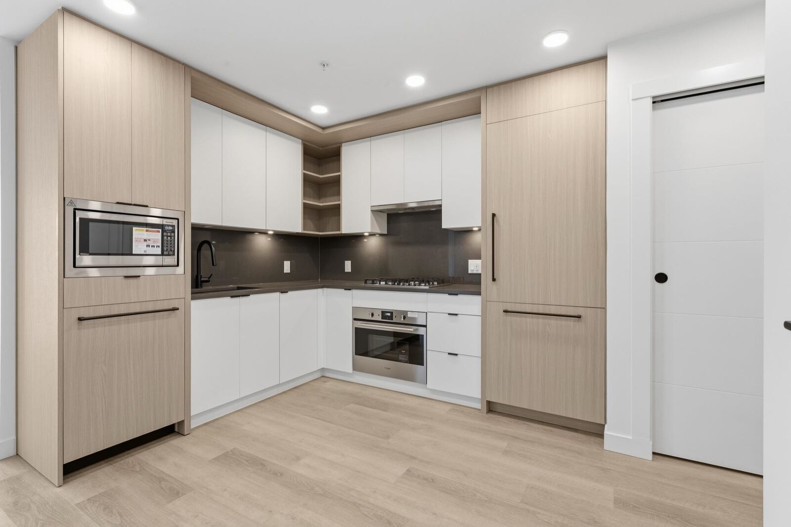 Property Photo: 2268 E Broadway 403 BC V5N 0L2
