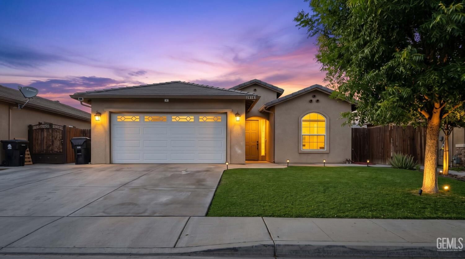 Property Photo:  2514 Via Riviera Court  CA 93280 