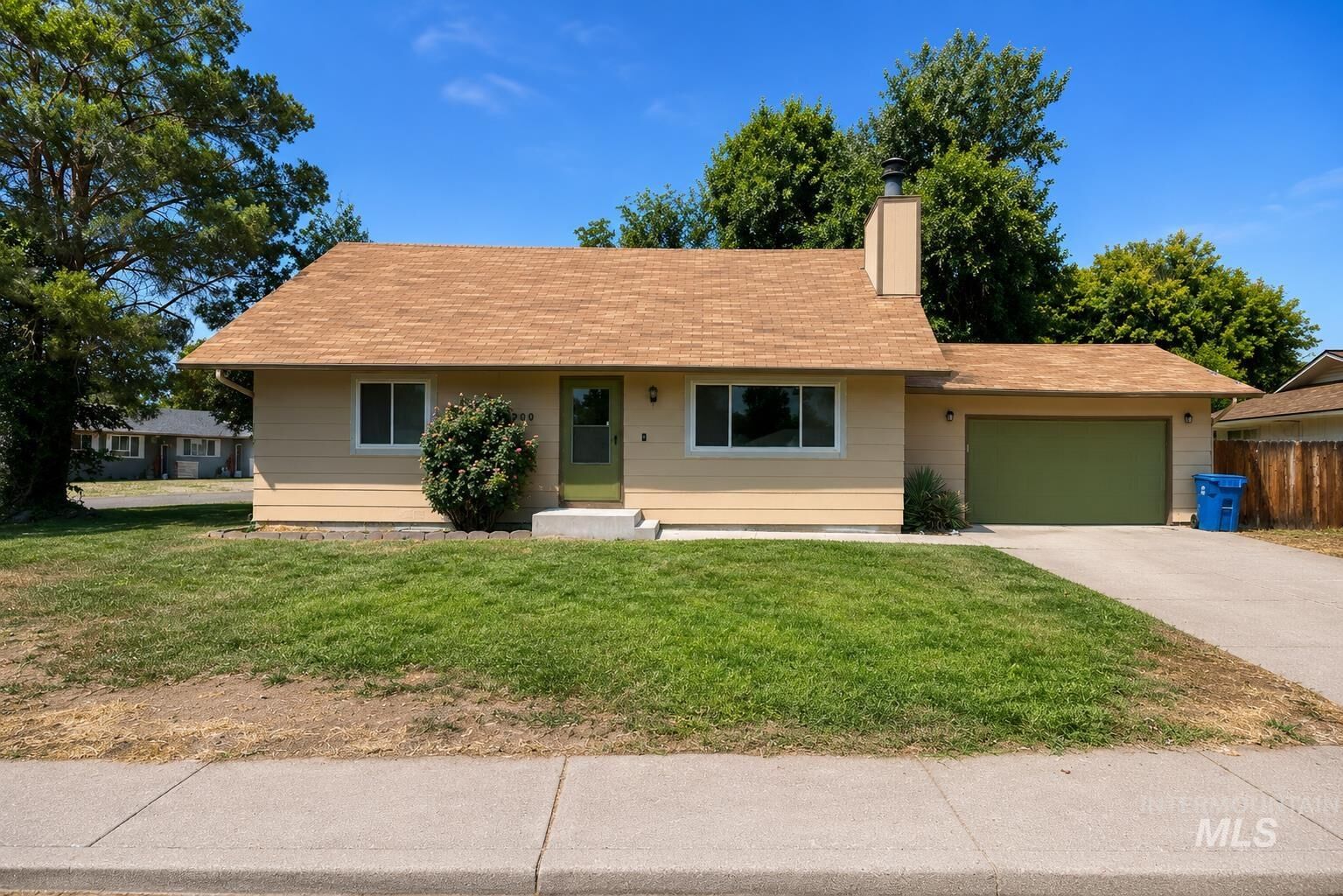 Property Photo: 1200 E 9th N ID 83647