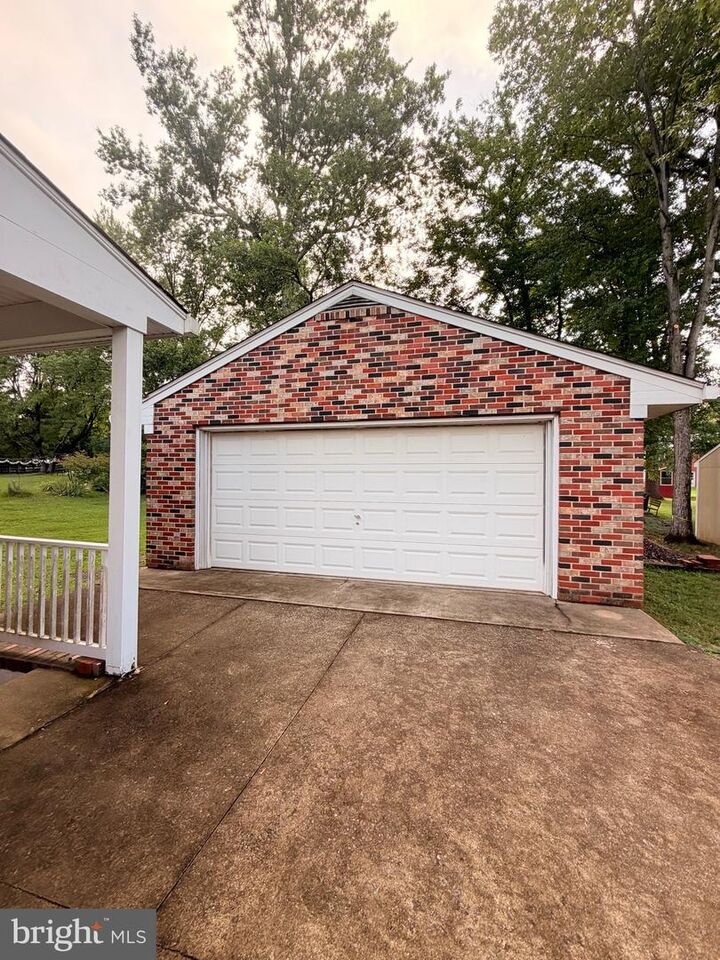 Property Photo: 130 S St Paul Street VA 20158