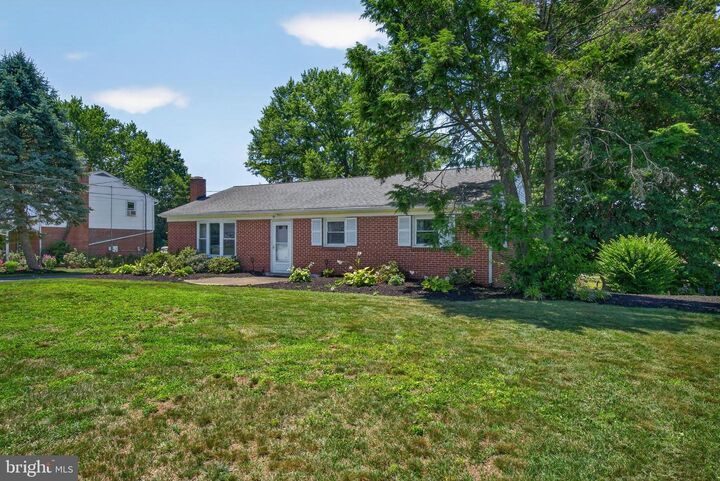 Property Photo: 658 Green Ridge Drive Drive PA 17545