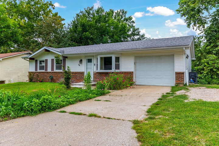 Property Photo:  7 E Alhambra Dr  MO 65203 