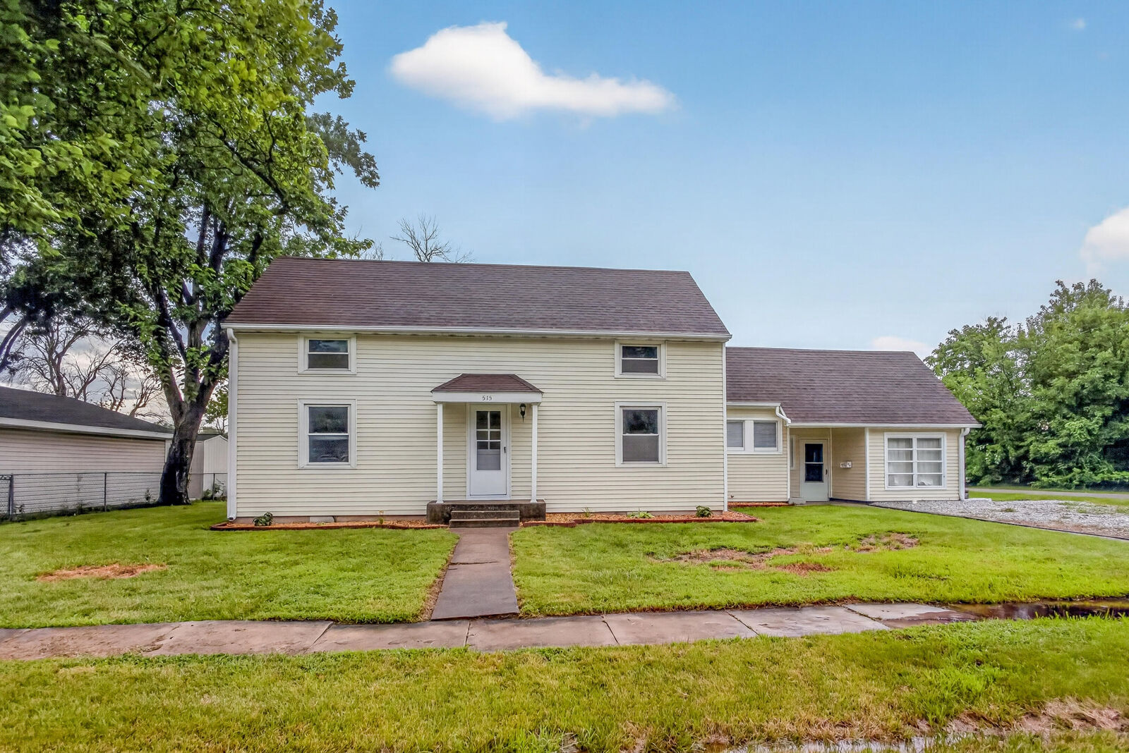 Property Photo:  515 E Booth St  MO 65240 
