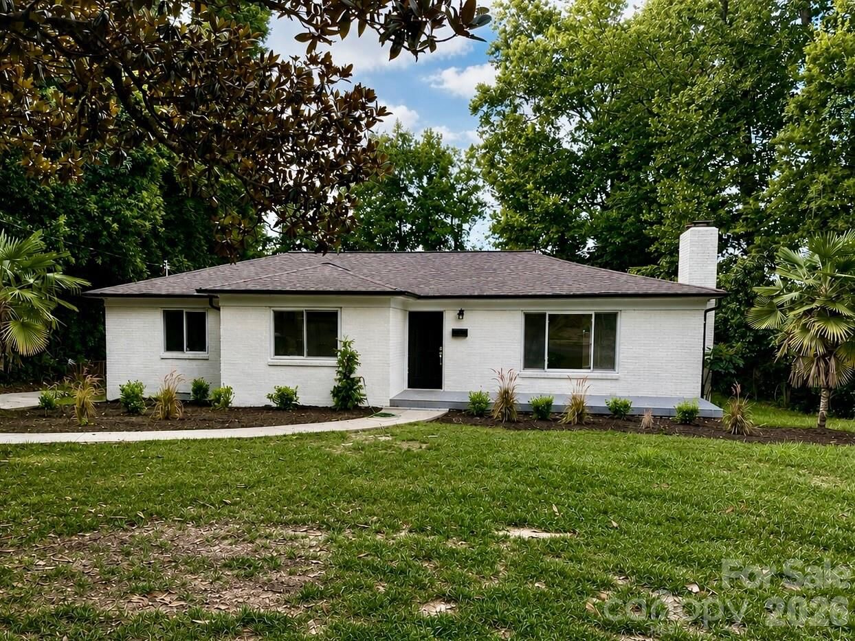 Property Photo:  943 Hickory Nut Street  NC 28205 