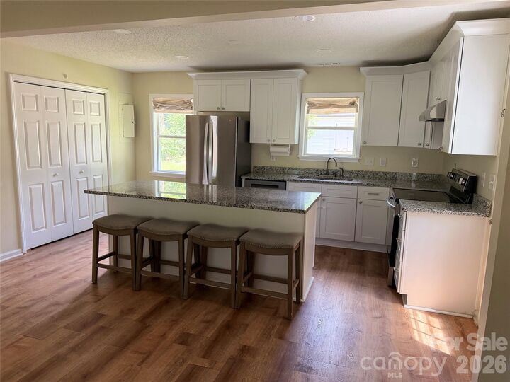 Property Photo: 6625 Cool Water Court NC 28215
