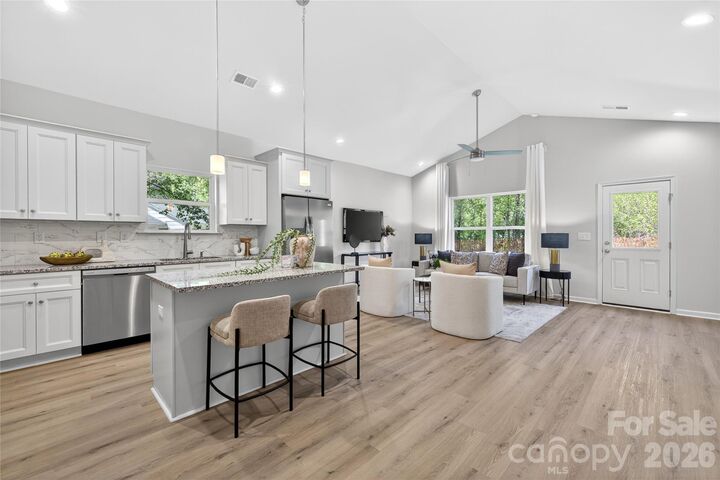 Property Photo: 1009 Ashton Avenue NC 28052