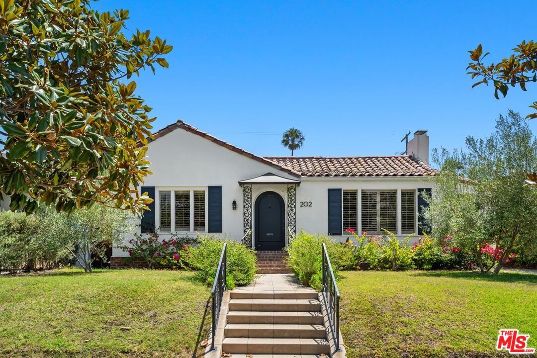 Property Photo: 202 N Gower St CA 90004