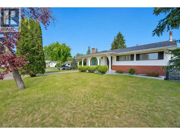 2460 Devonshire Crescent — photo 1