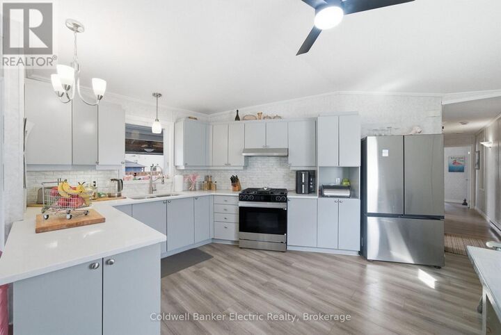 Property Photo:  7 Homewood Avenue  ON K9V 0H5 