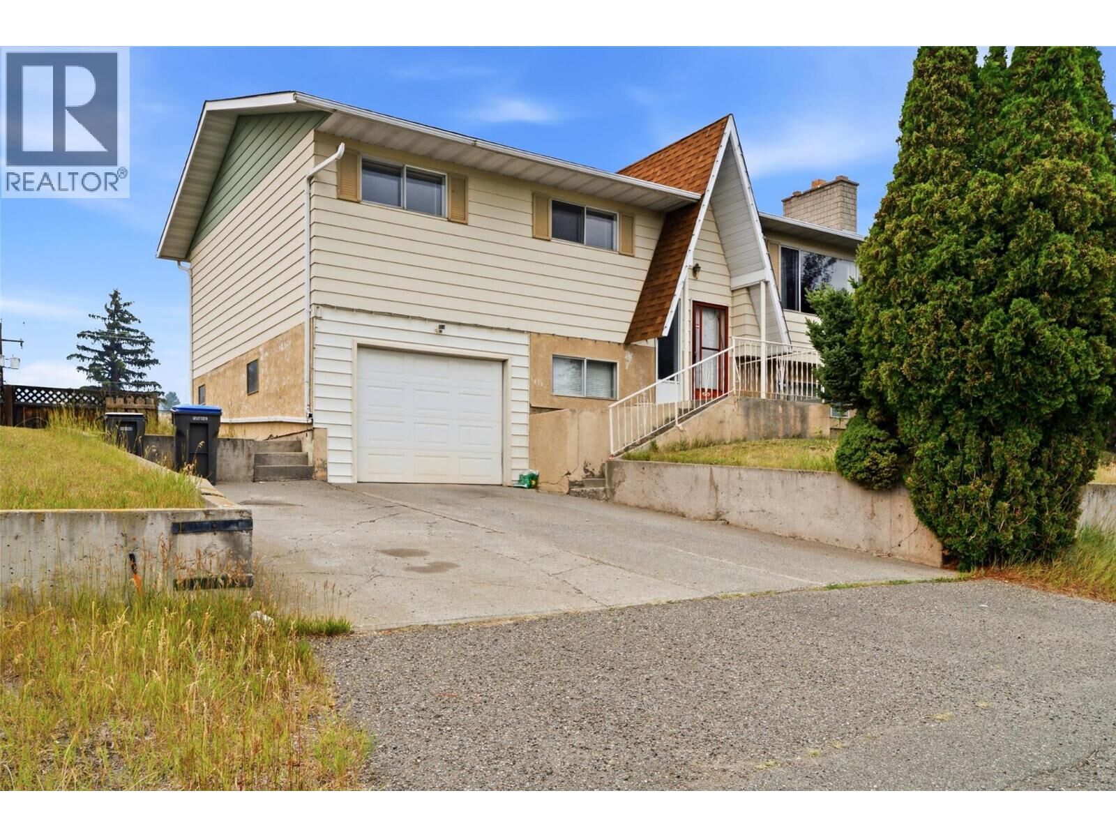Property Photo:  2475 Irvine Avenue  BC V1K 1H4 