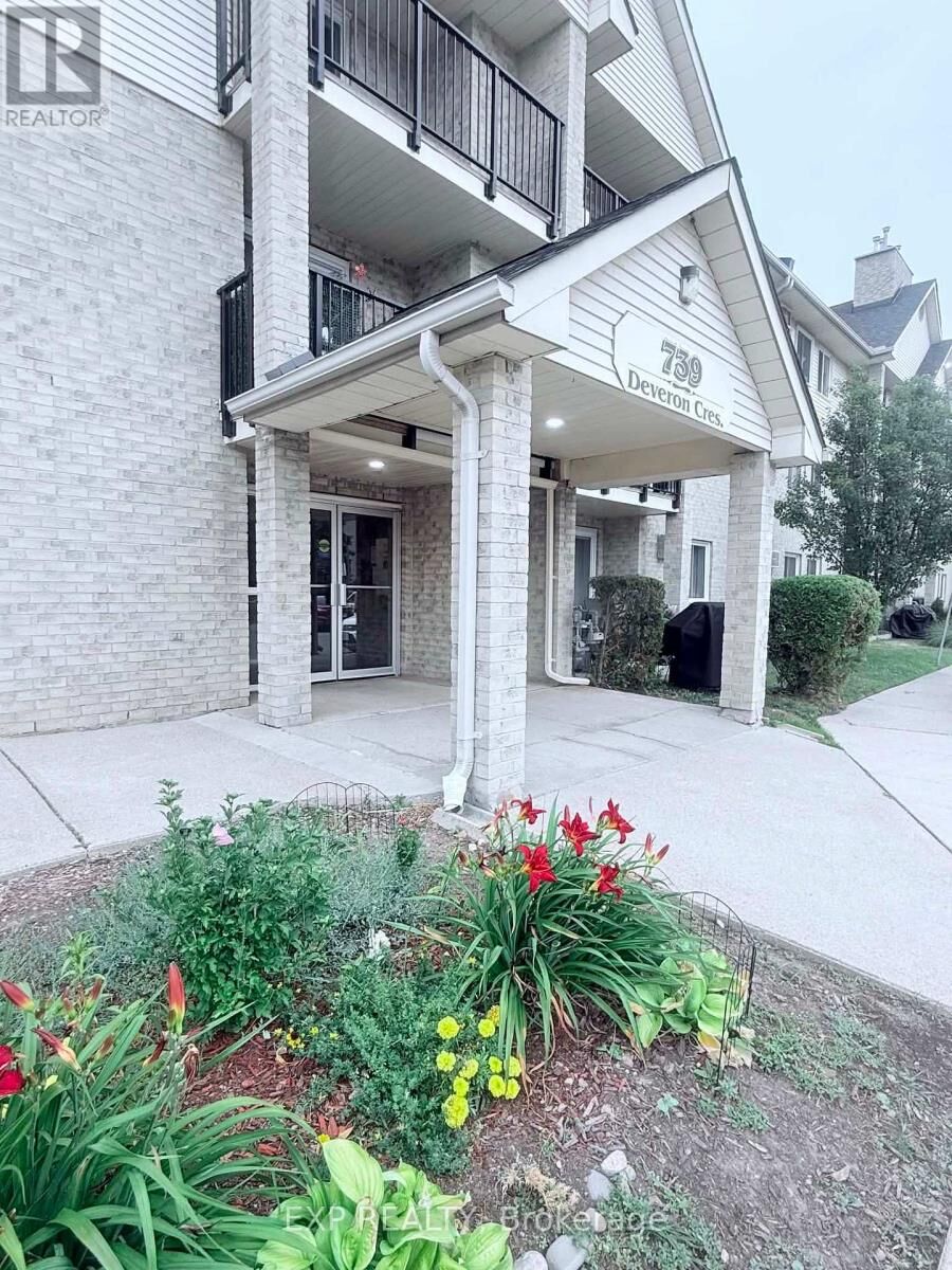 Property Photo: 739 Deveron Crescent 210 ON N5Z 4Y1
