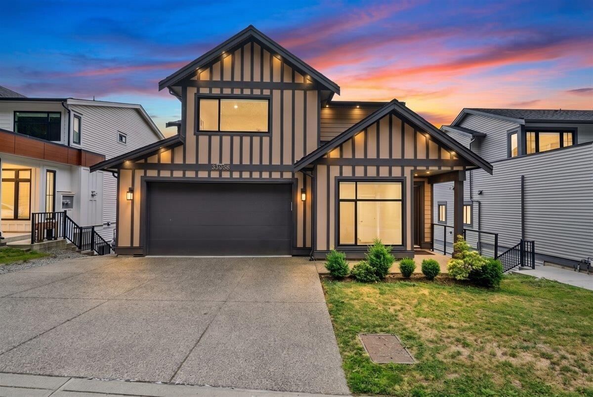 Property Photo:  33958 Parr Avenue  BC V2V 6B2 