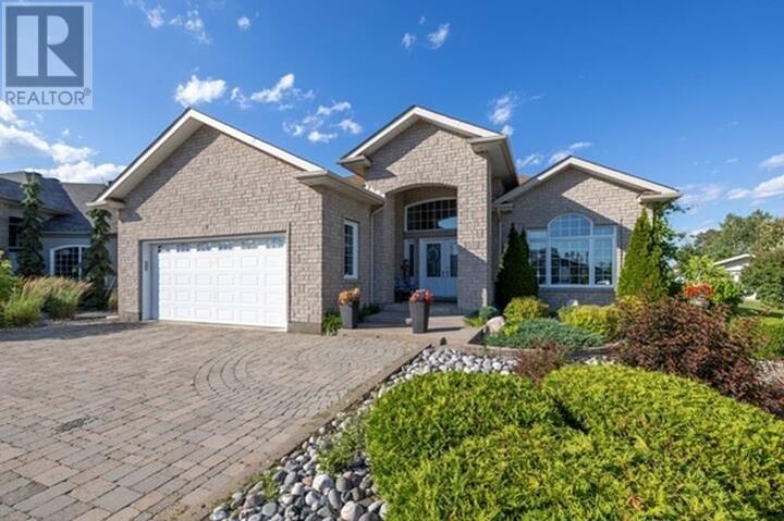 Property Photo: 132 Wolverine Cres ON P7C 5Z2