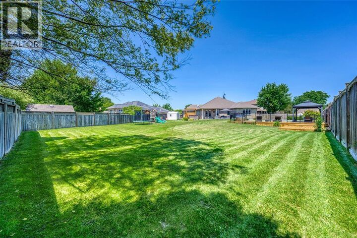 Property Photo: 230 Pebble Beach Court ON N7W 1C8