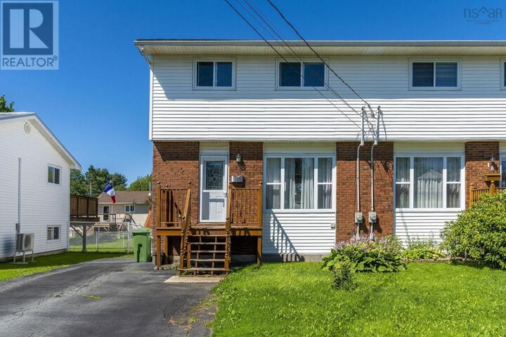 16 Clermont Crescent — photo 1