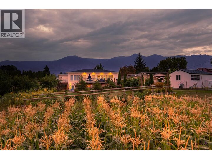 Property Photo: 717 25th Avenue South BC V0B 1G1
