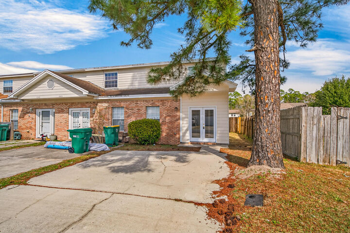 Property Photo:  1847 Whispering Oaks Lane  FL 32547 