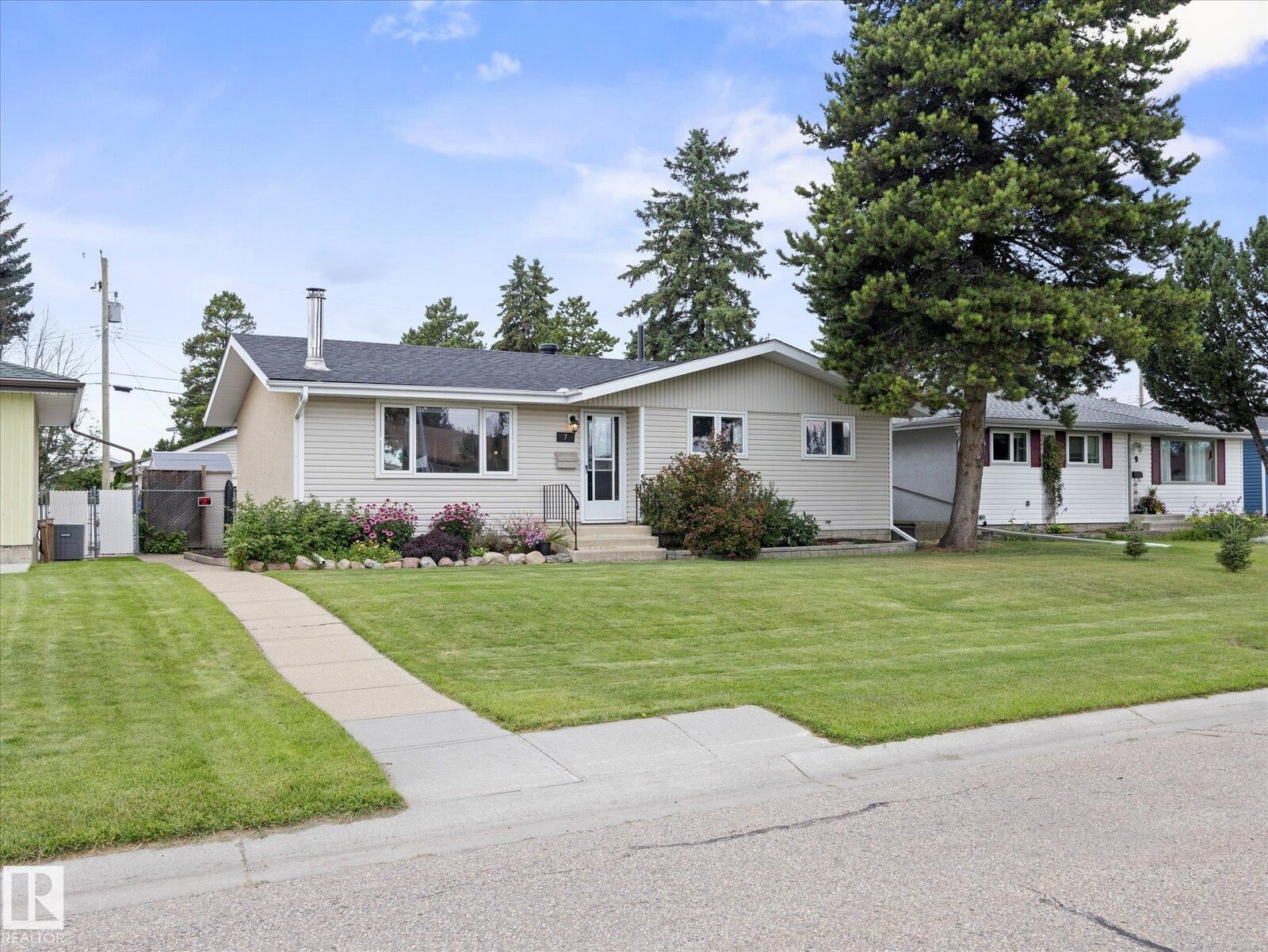 Property Photo: 7 Camelot Avenue AB T9E 4M4