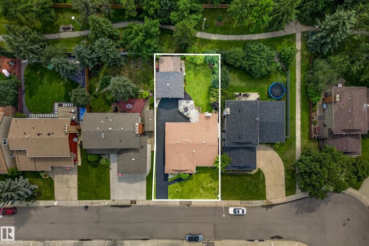 Property Photo:  11727 27 Avenue NW  AB T6J 3N7 