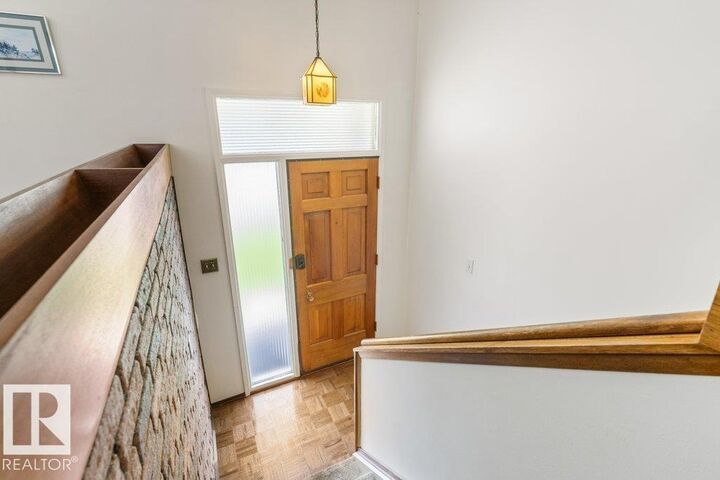 Property Photo: 10 Scarboro Place AB T8N 0H8