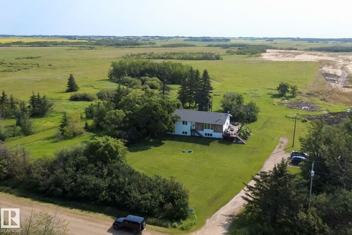 Property Photo: 532077 Rr180 AB T0B 3H0