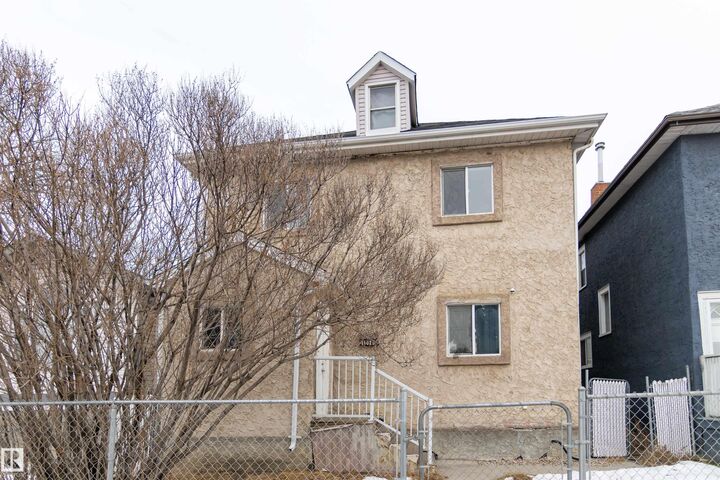 11029 95 Street NW — photo 1
