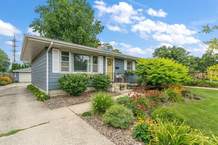 Property Photo:  8711 Manor Avenue  IN 46321 