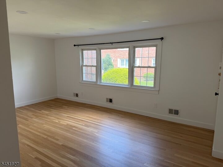 Property Photo:  17 Dartmouth Ave 2A  NJ 08807 