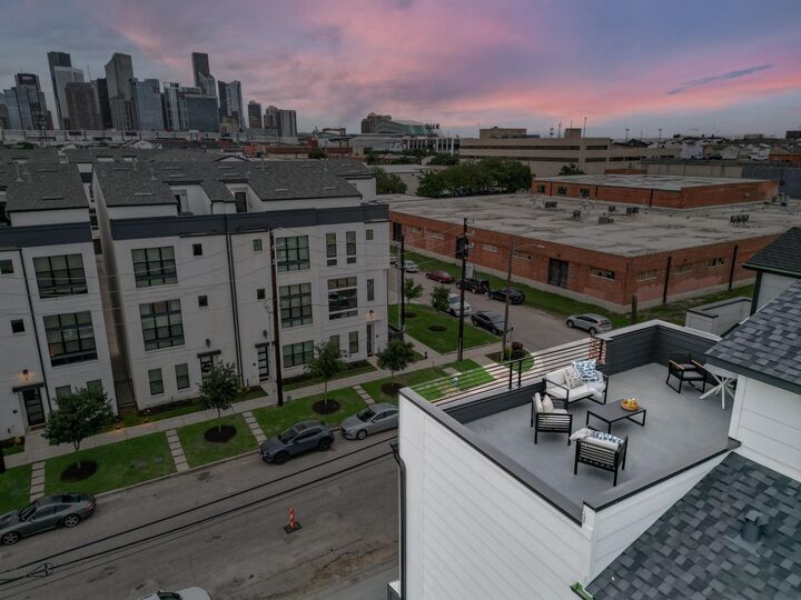 Property Photo:  1117 Ennis Street  TX 77003 