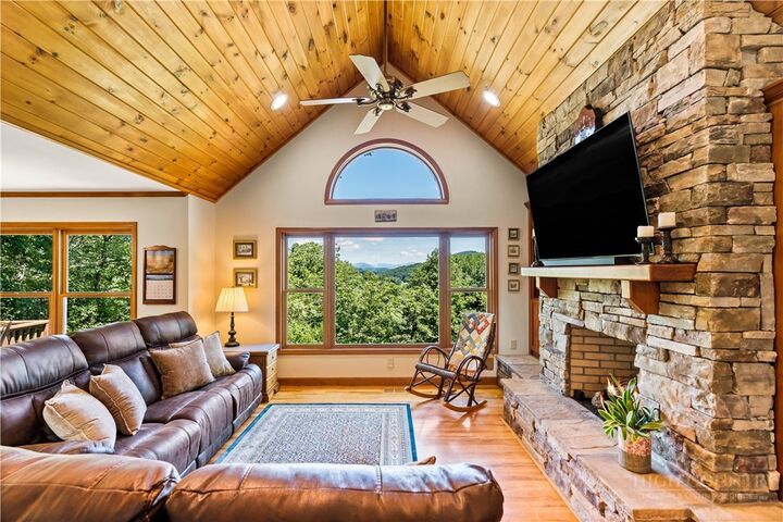 Property Photo: 159 Oak Leaf Trail NC 28607