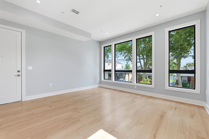 Property Photo:  389 Virginia Ave 2  NJ 07304 